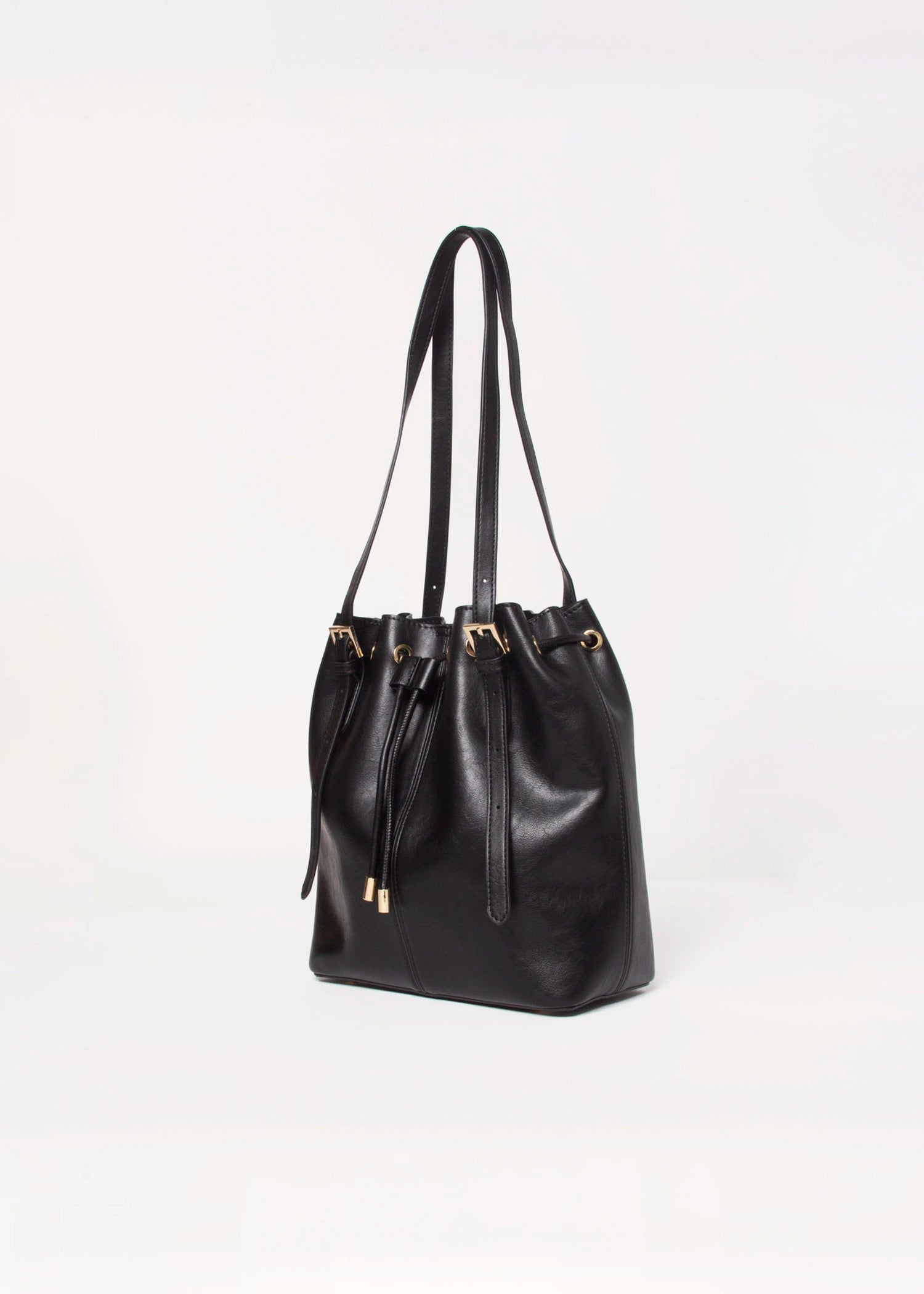 swatch_Black bucket bag handbags