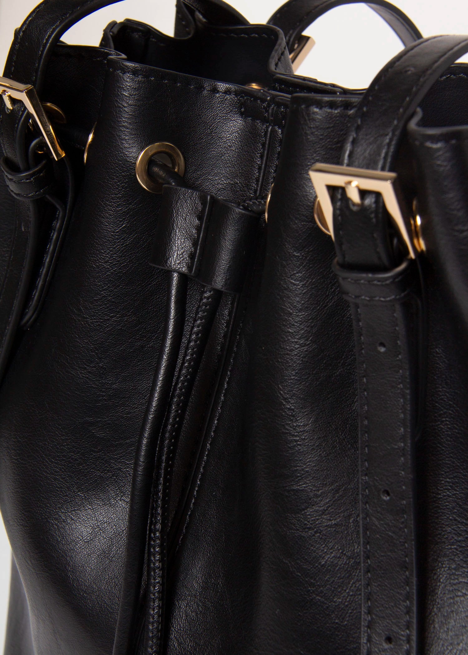 swatch_Black bucket bag handbags