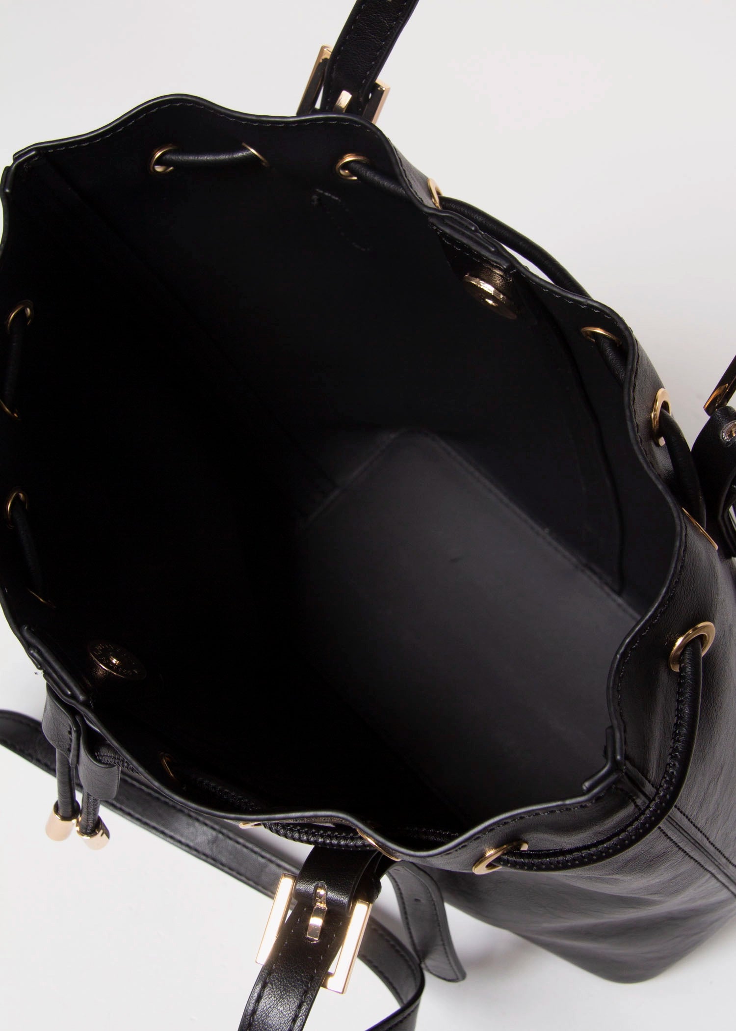 swatch_Black bucket bag handbags