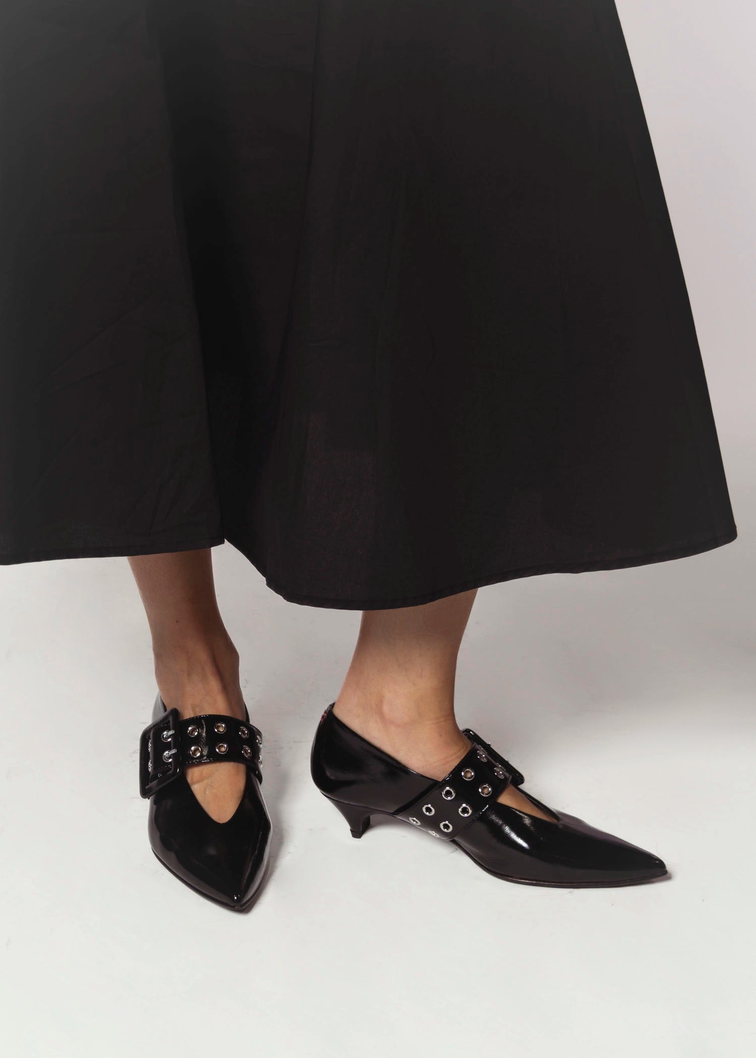 swatch_black patent fosa pump