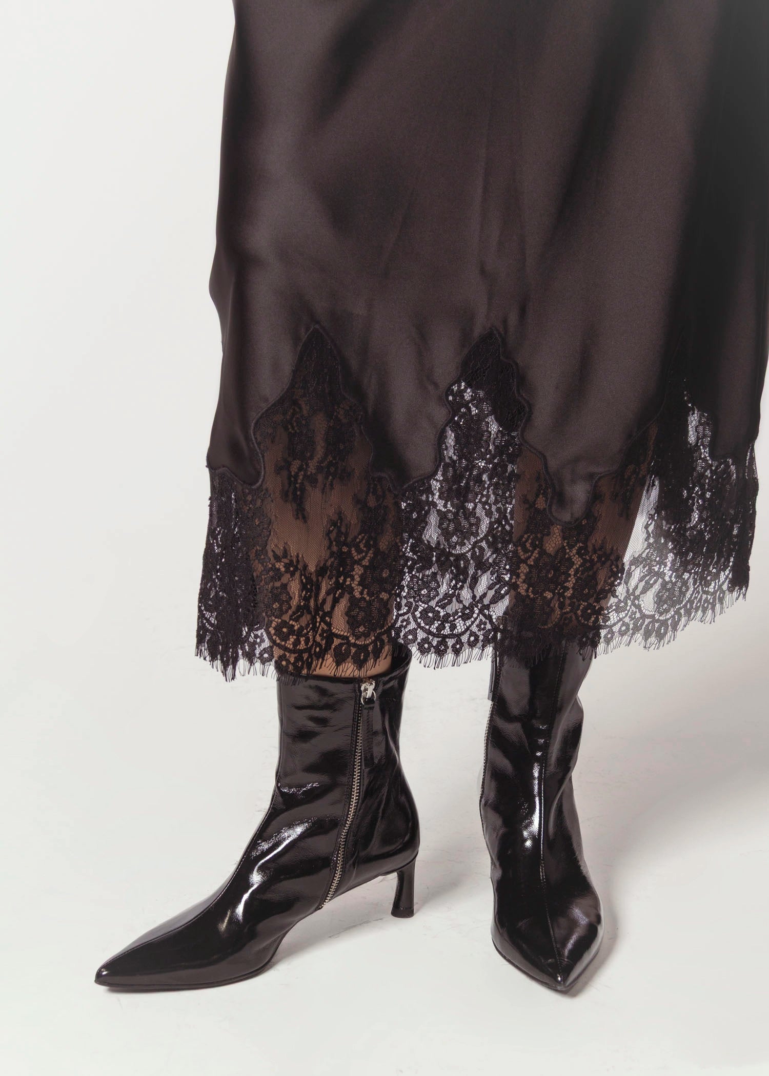 swatch_black patent gil boot