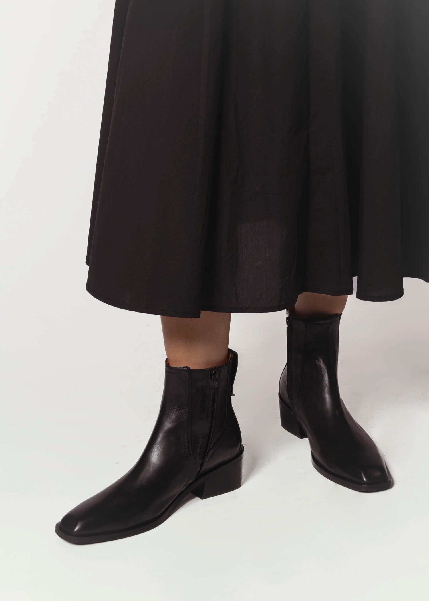 swatch_black leather ankle boot