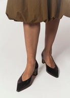 swatch_Black Leather vale pump