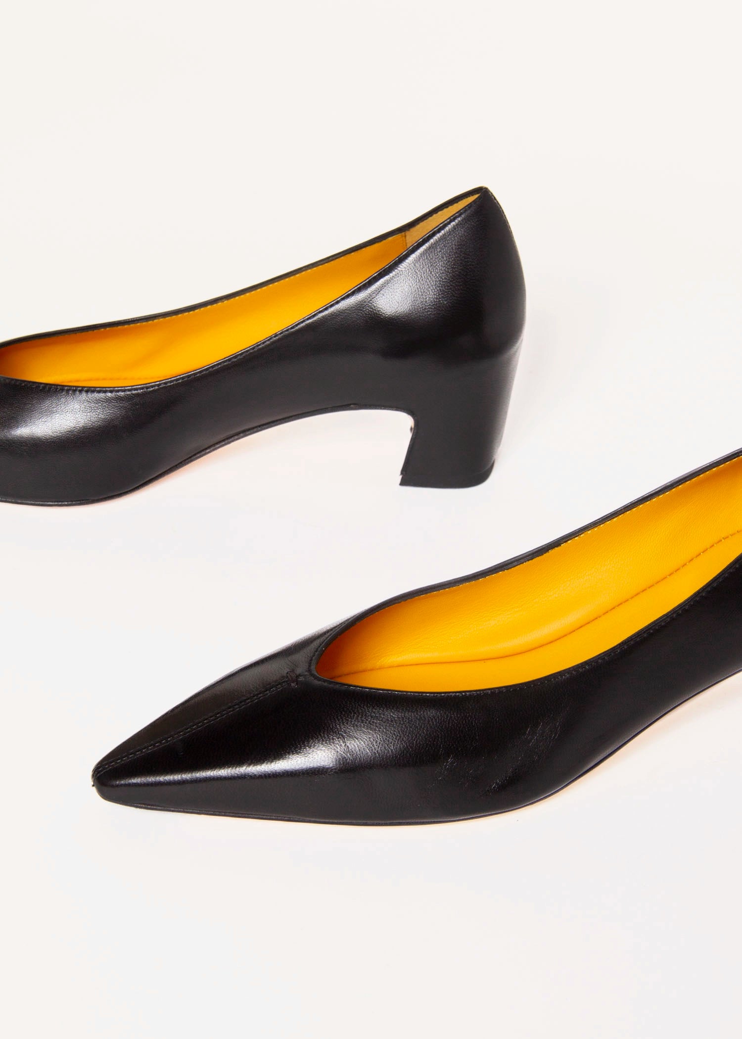 swatch_Black Leather vale pump