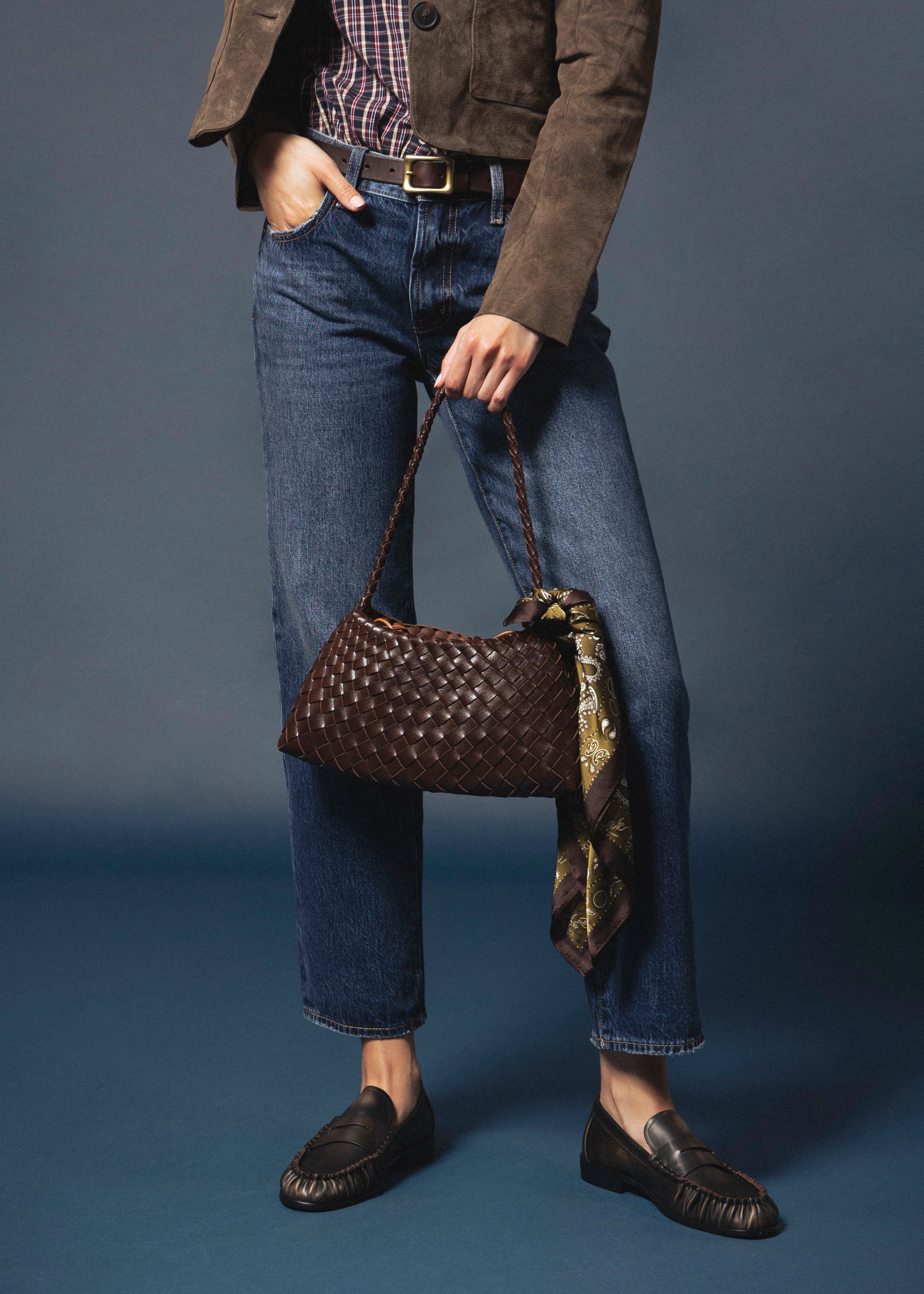 swatch_Coffee vegan leather woven shoulder bag