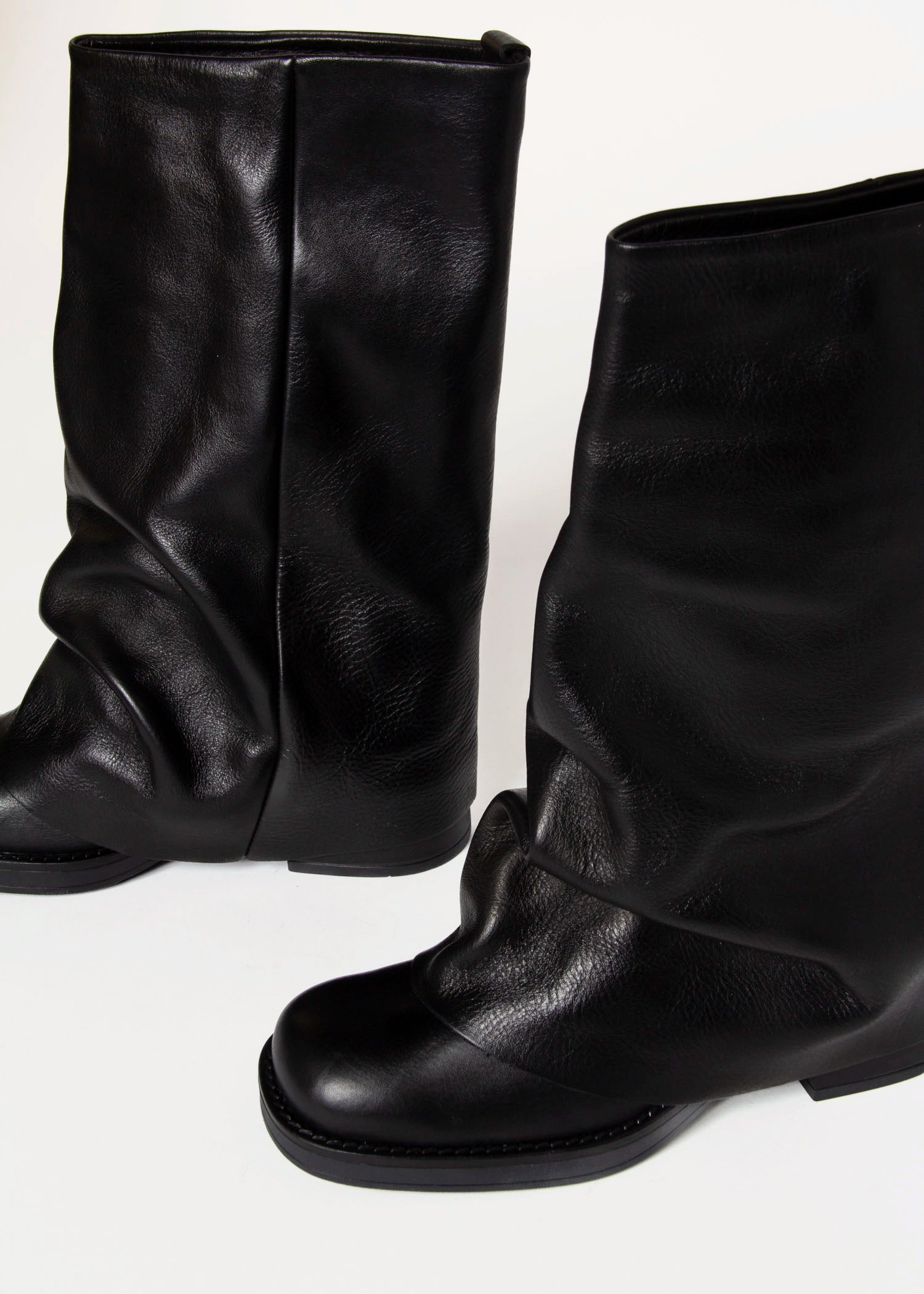 swatch_Black Leather foldover boot