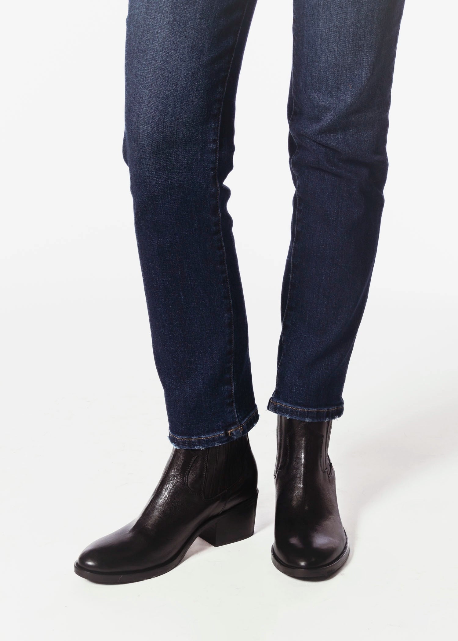 swatch_Black Leather chelsea boot