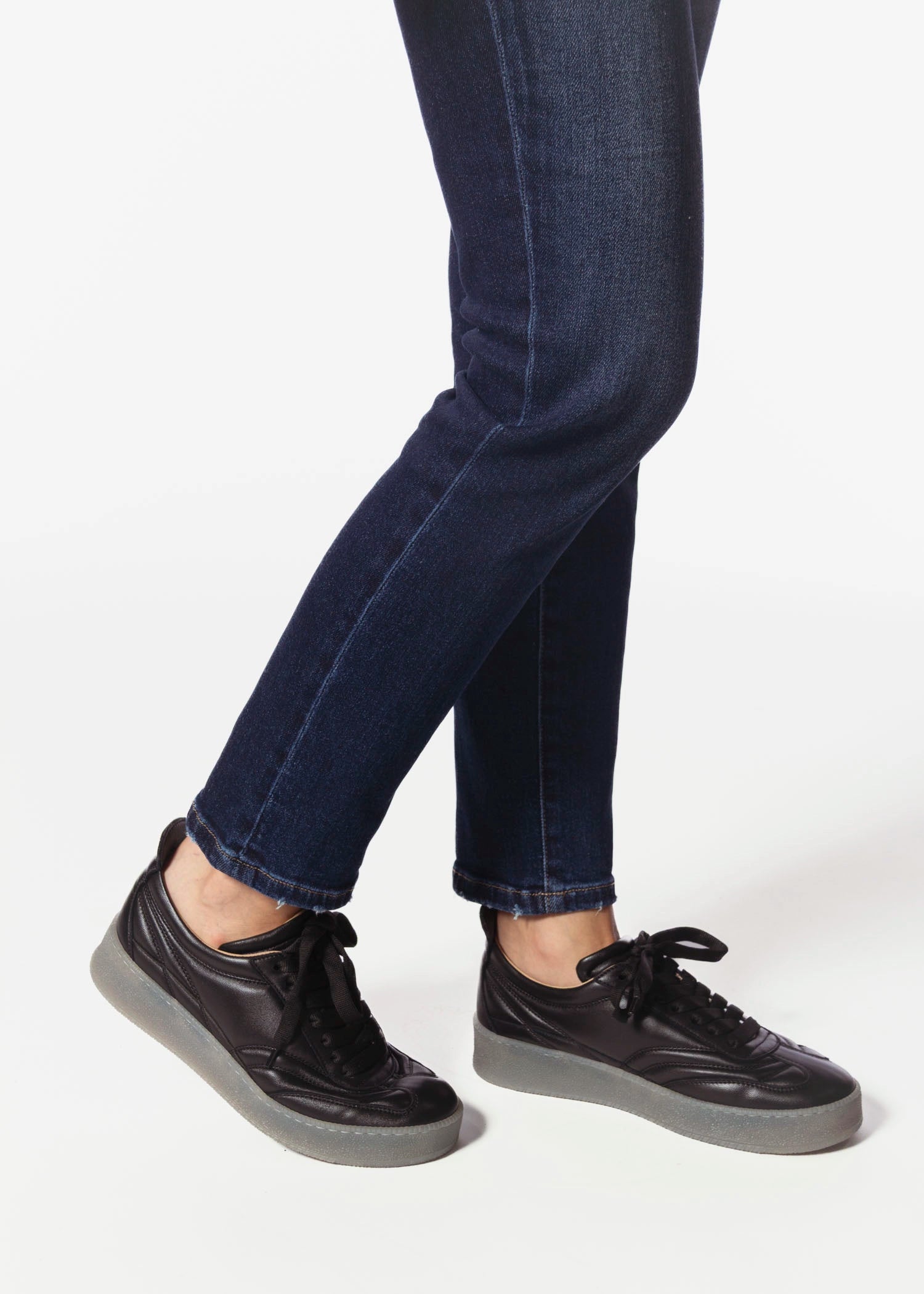 swatch_Black Leather sneaker