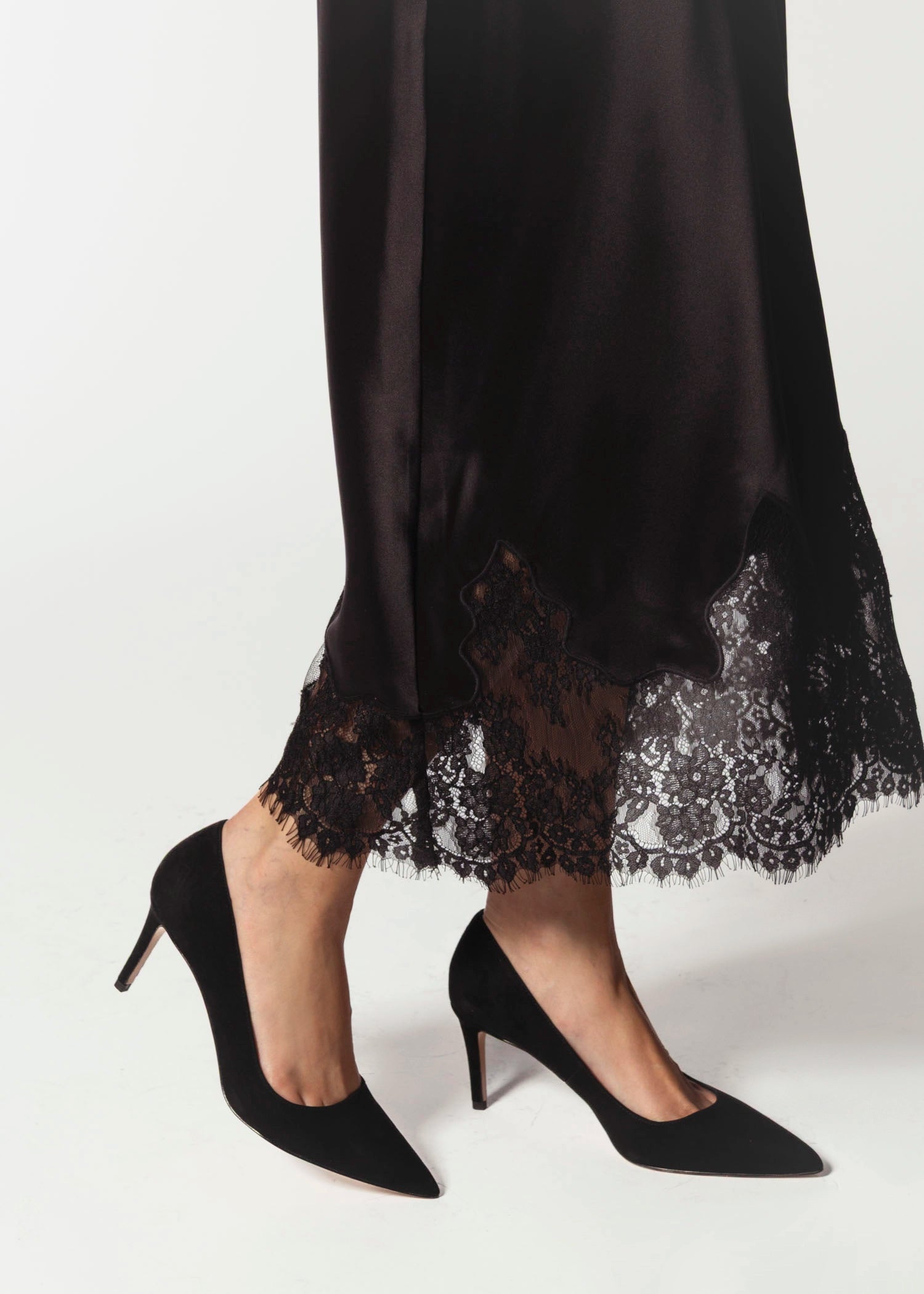 swatch_Black Suede lizel suede pump shoes