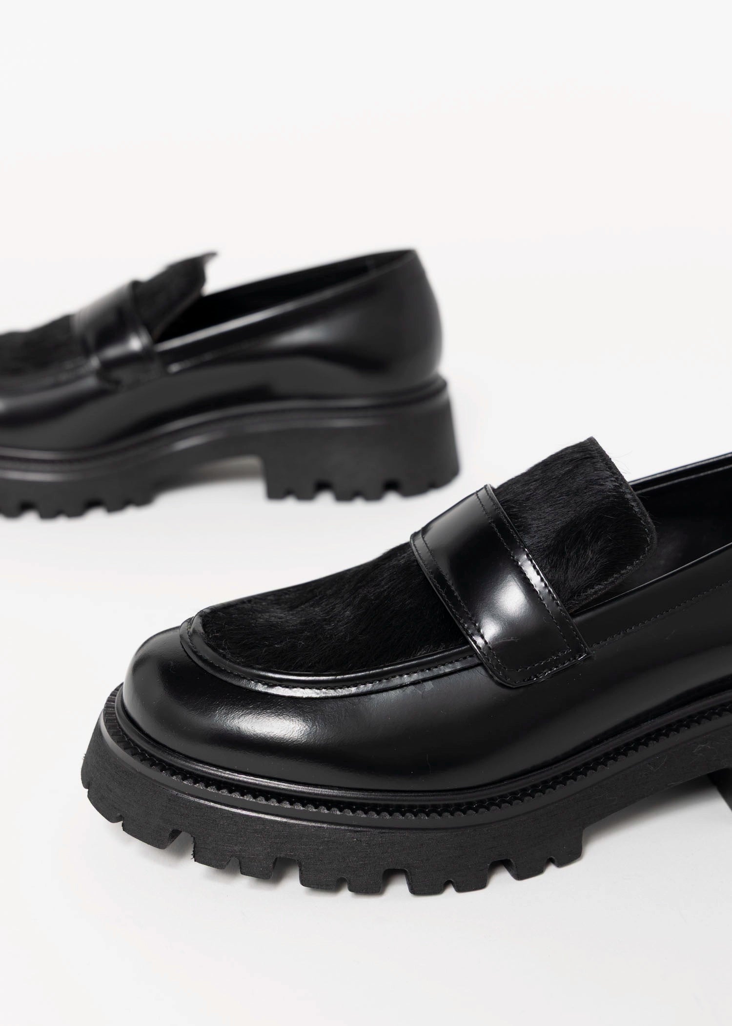 swatch_Black Leather l'idea italian leather lug sole loafer