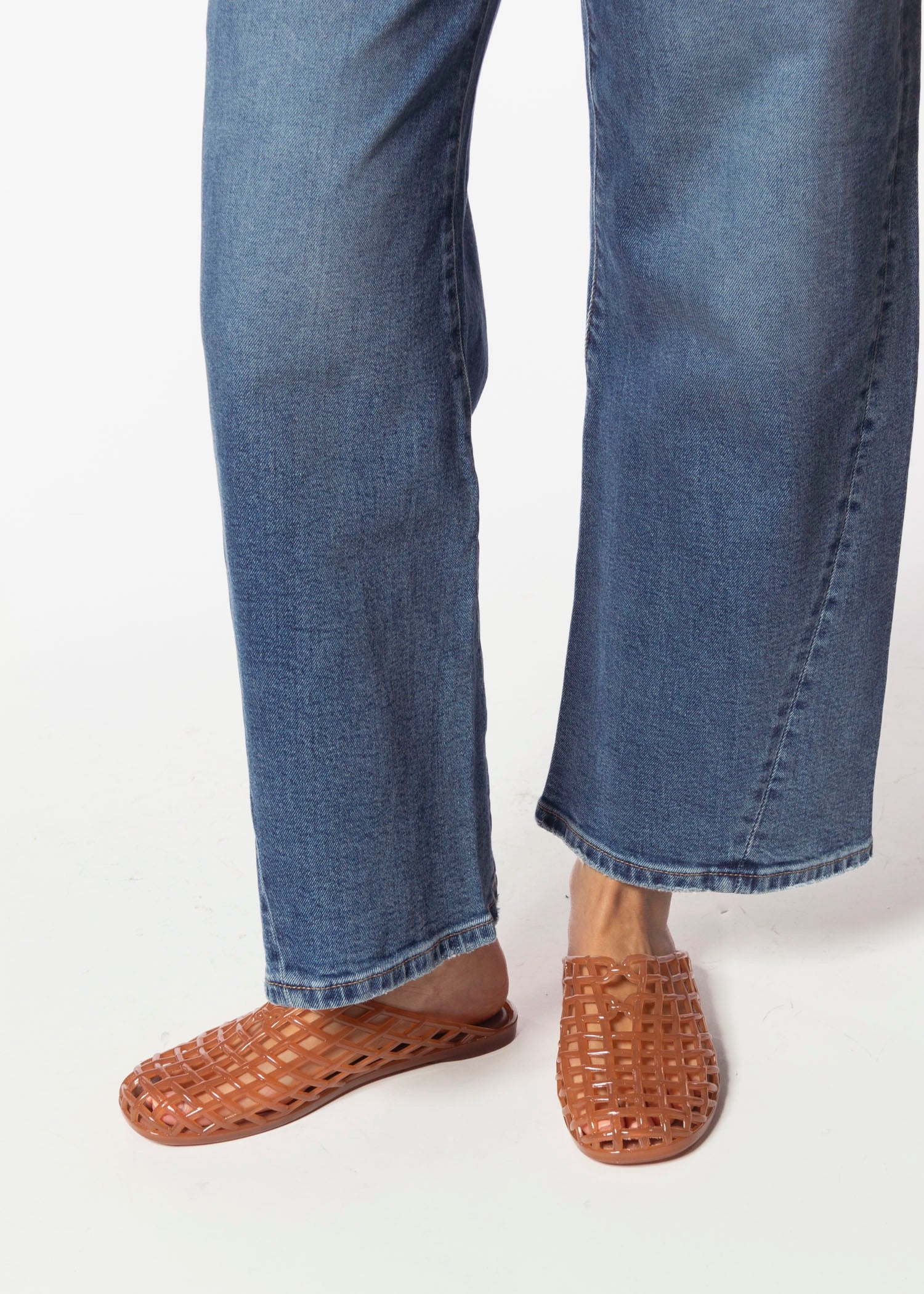 swatch_Natural sea glass jelly slide shoes