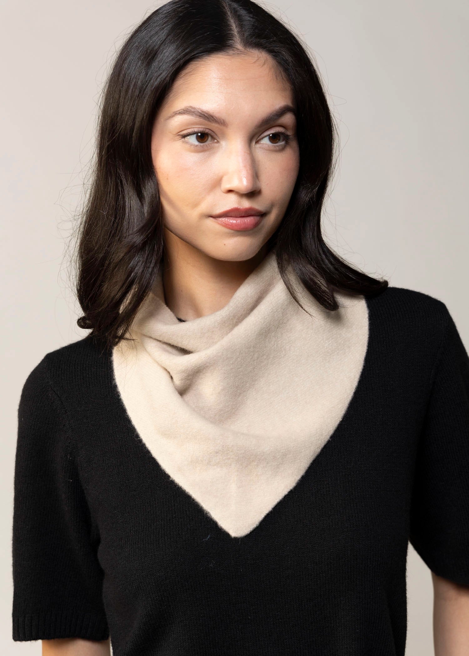 swatch_Beige wool knit triangle scarf