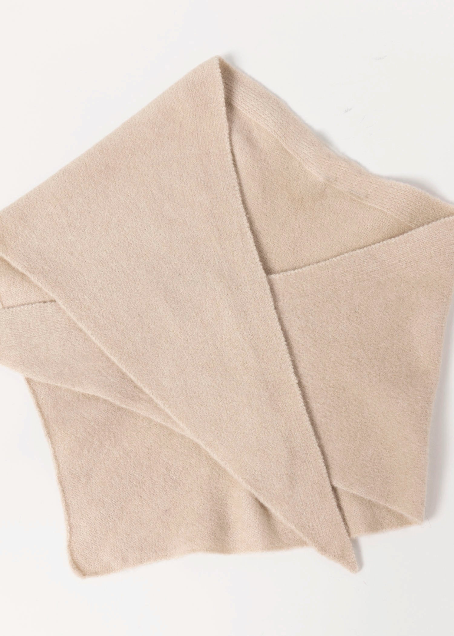 swatch_Beige wool knit triangle scarf