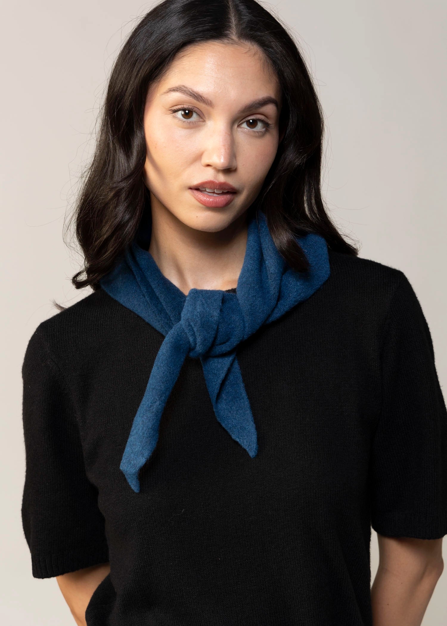 swatch_Blue wool knit triangle scarf