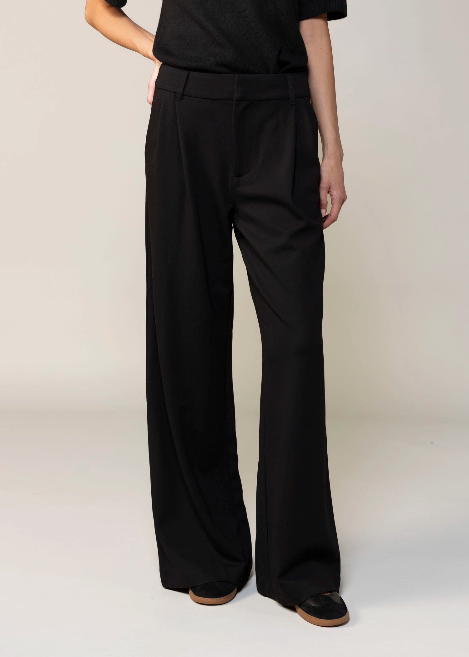 swatch_Black kut from the kloth cheryl wide leg trouser
