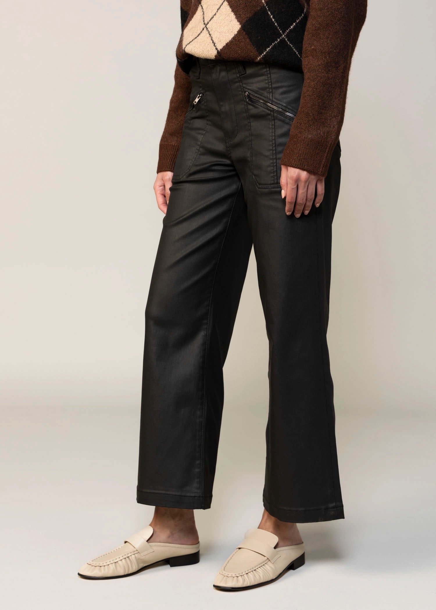 swatch_Matte Black kut from the kloth meg wide leg coated jean