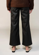 swatch_Matte Black kut from the kloth meg wide leg coated jean
