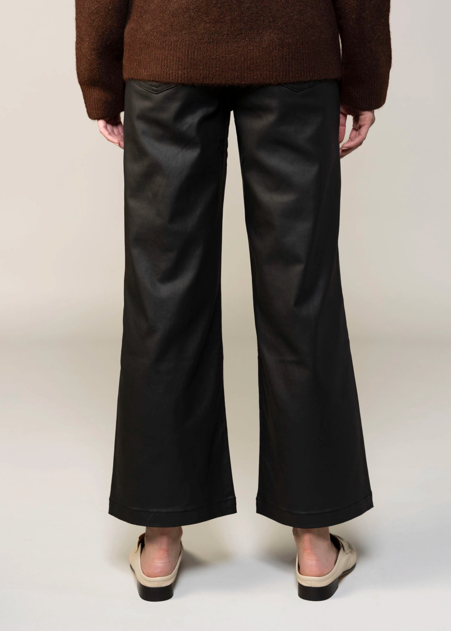 swatch_Matte Black kut from the kloth meg wide leg coated jean
