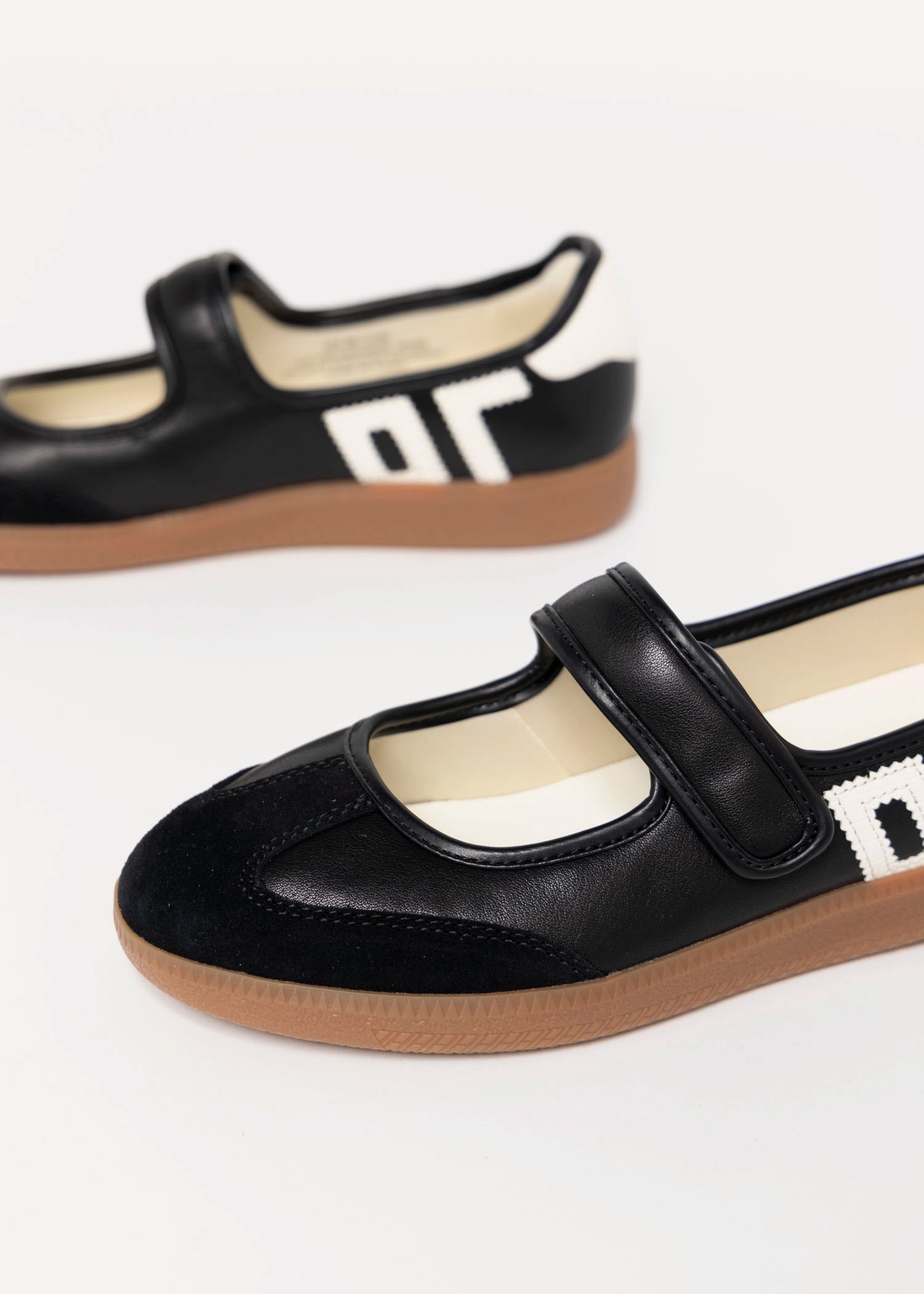swatch_Black/Milk back70 aya mary jane sneaker