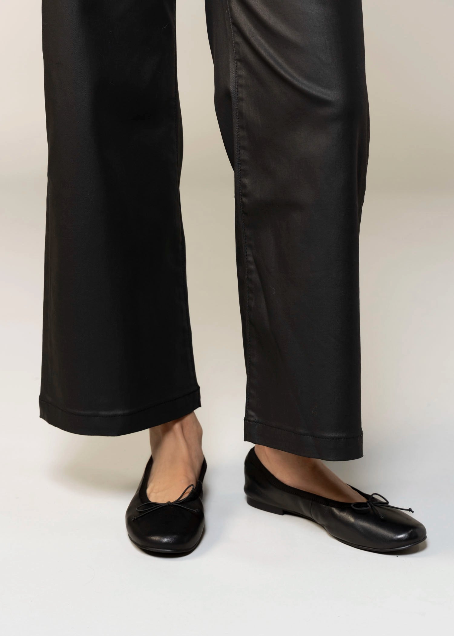 swatch_Black Leather tony bianco chelsea ballet flat