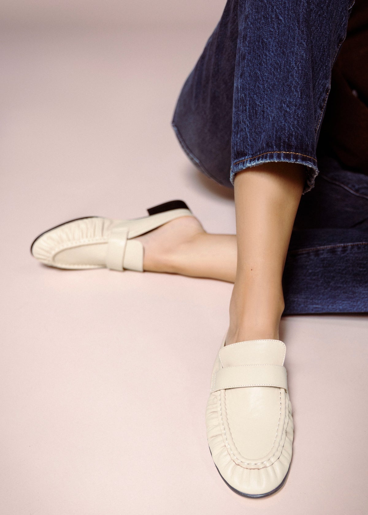 swatch_Vanilla Leather tony bianco glacier ruched mule loafer
