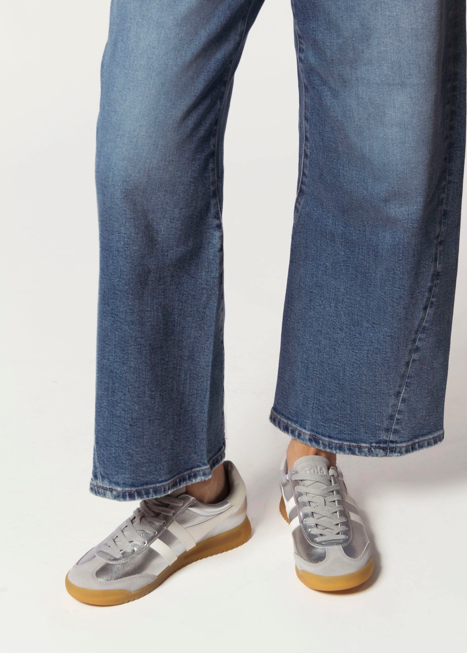 swatch_Silver torpedo glimmer sneaker shoes