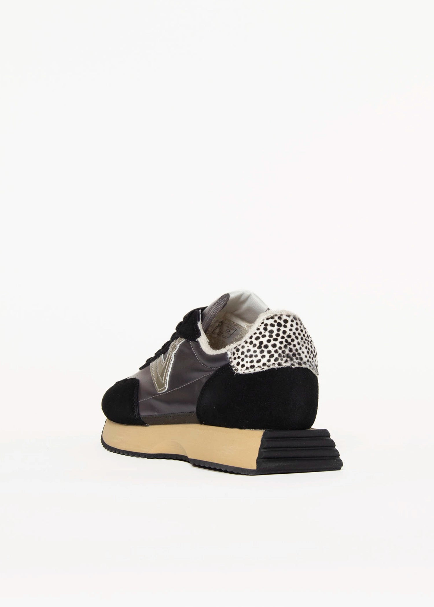 swatch_Black cosmos jogger sneaker