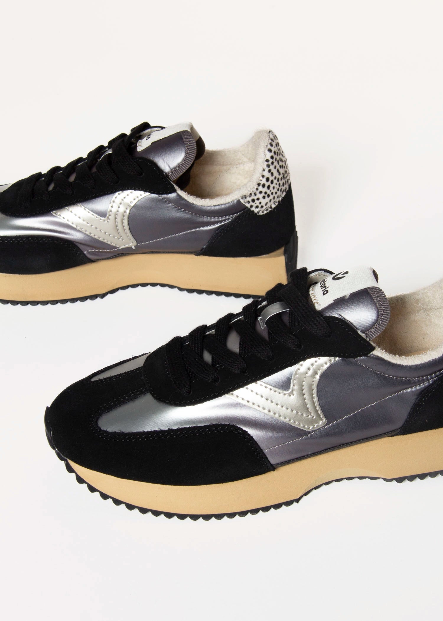 swatch_Black cosmos jogger sneaker