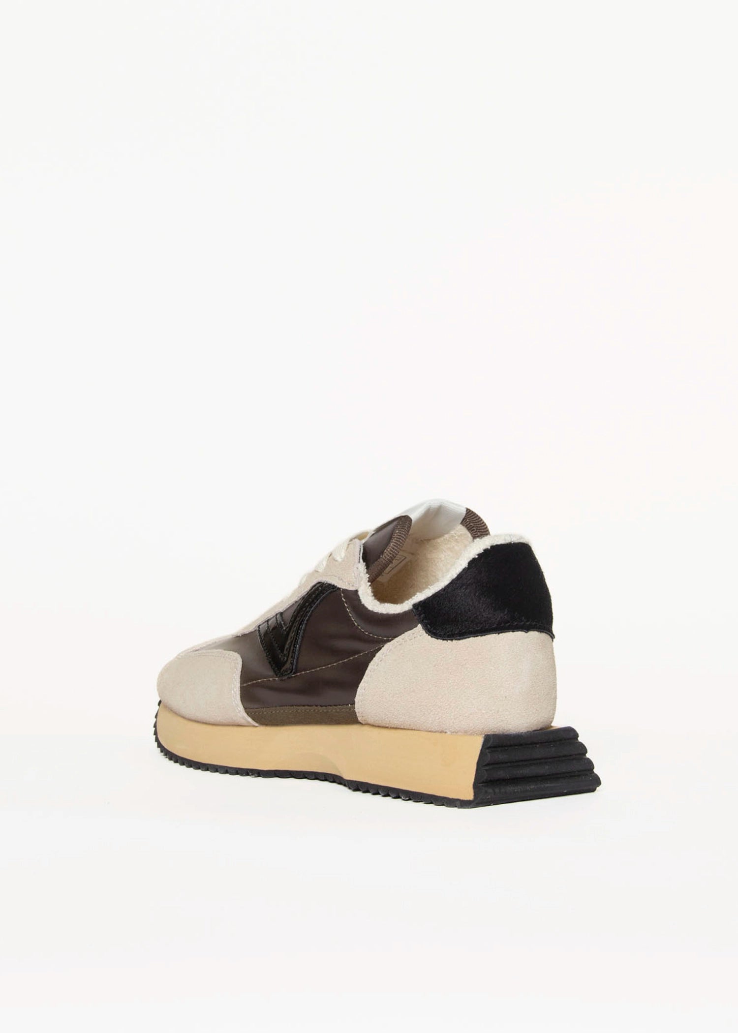 swatch_Beige cosmos jogger sneaker