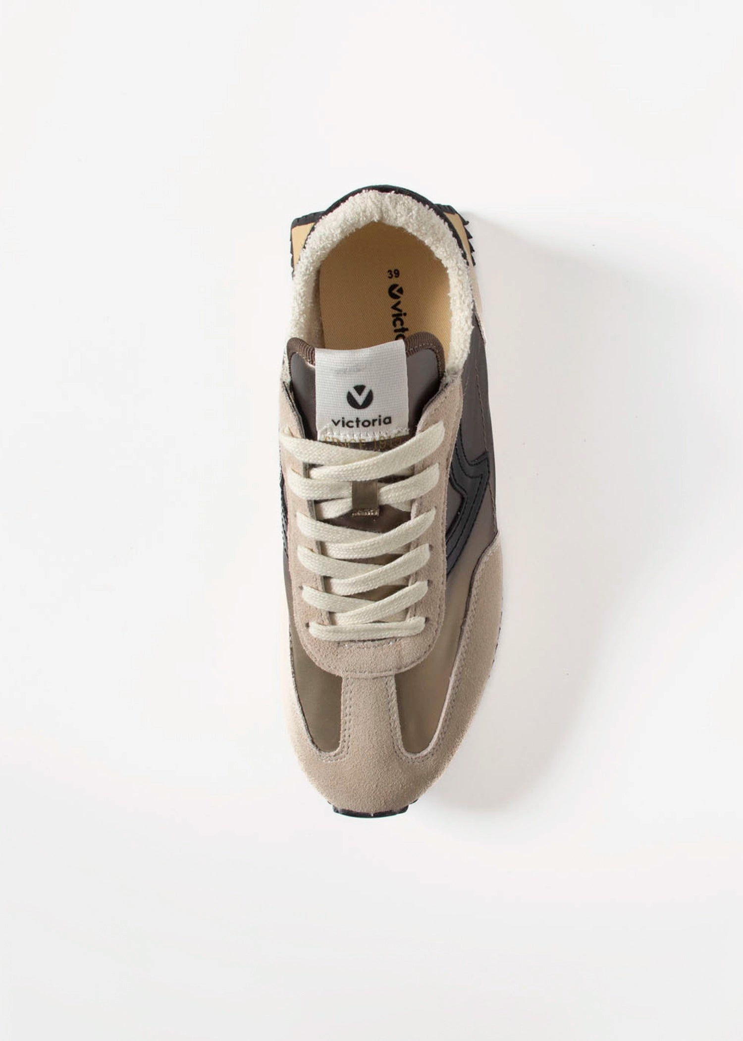 swatch_Beige cosmos jogger sneaker