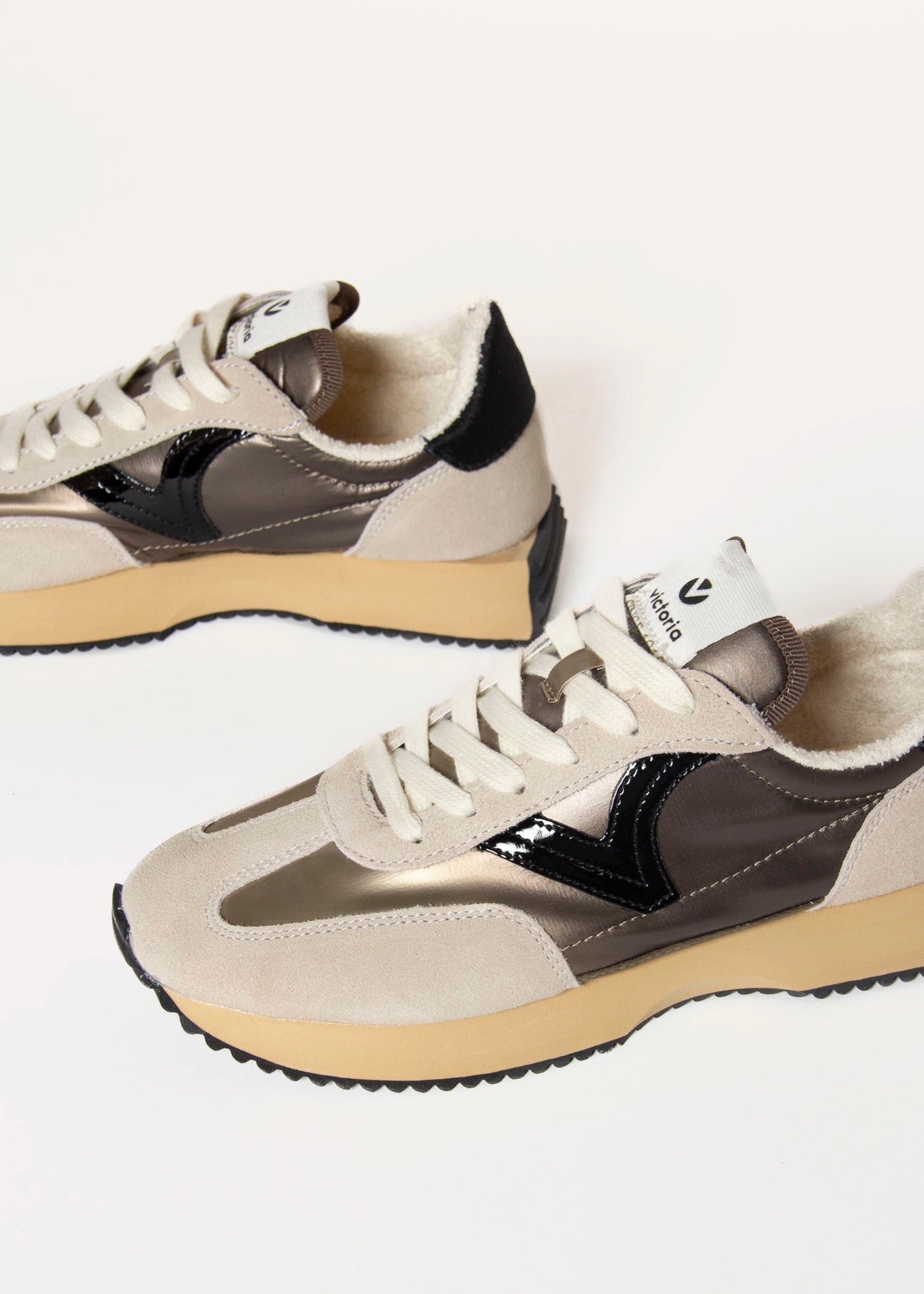swatch_Beige cosmos jogger sneaker