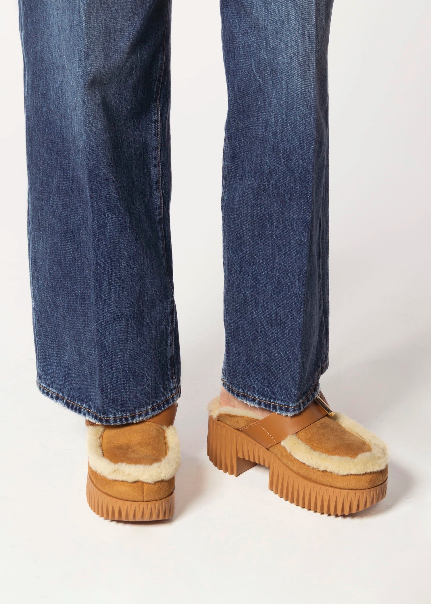 swatch_Camel plia amber shearling clog