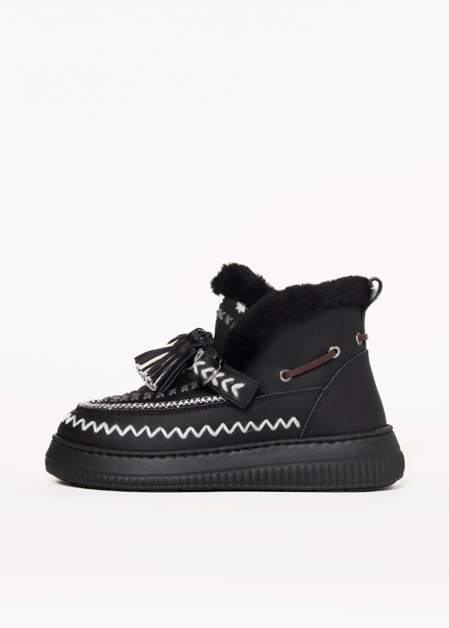 swatch_Black shearling lined bootie