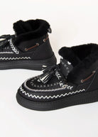 swatch_Black shearling lined bootie