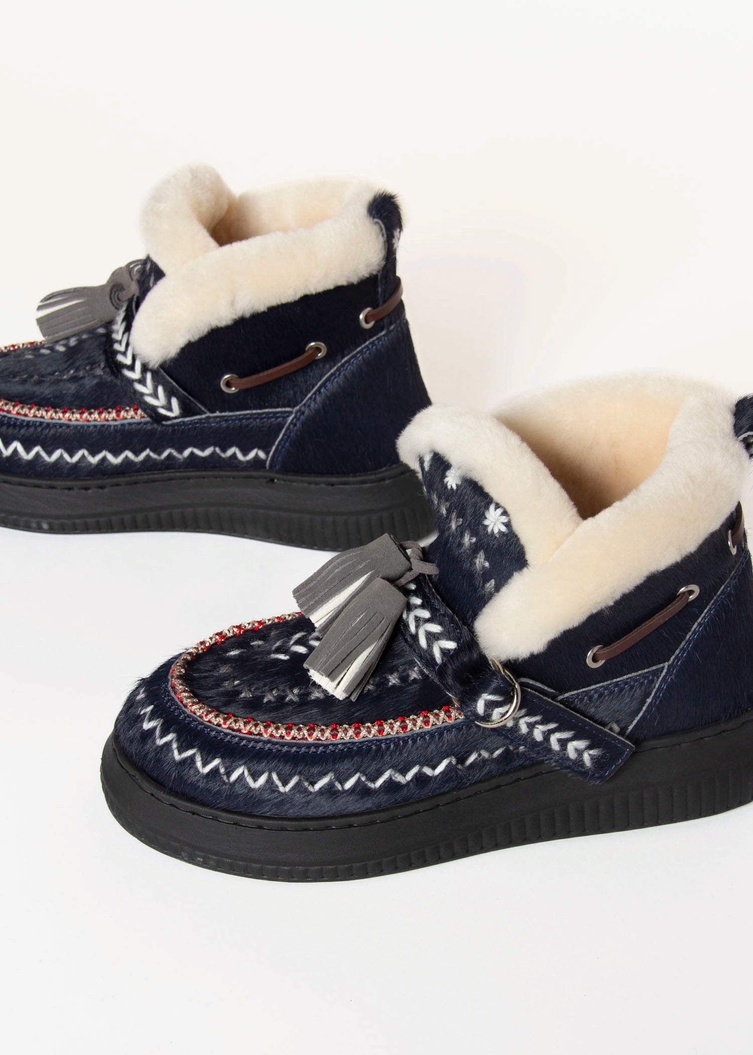 swatch_Navy shearling lined bootie