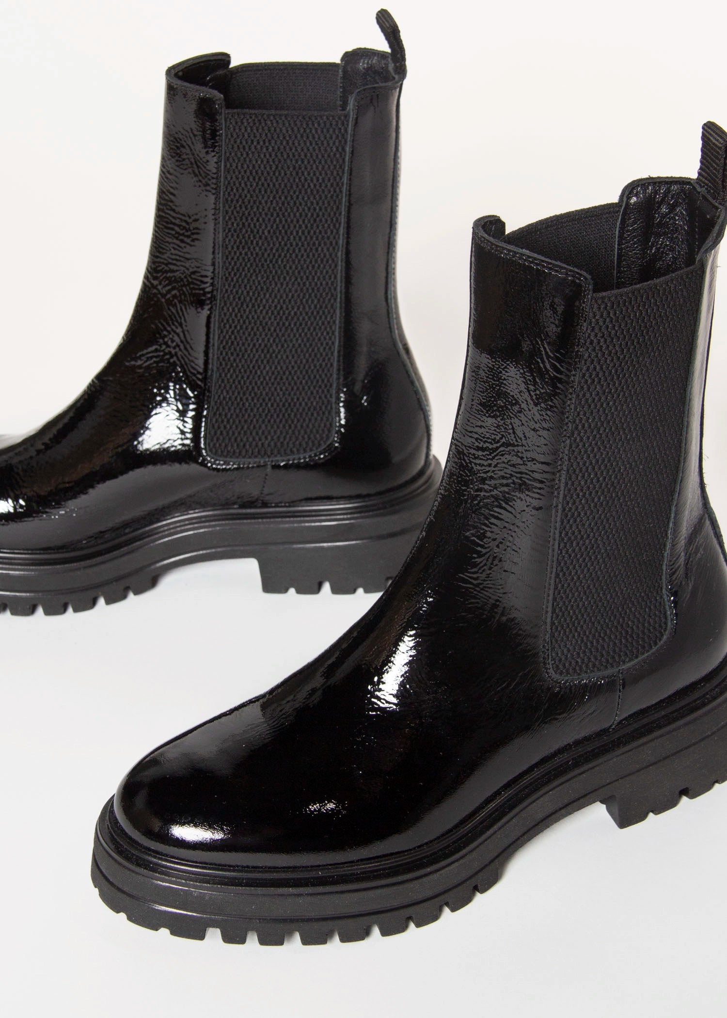 swatch_Black Patent lug sole chelsea boot shoes