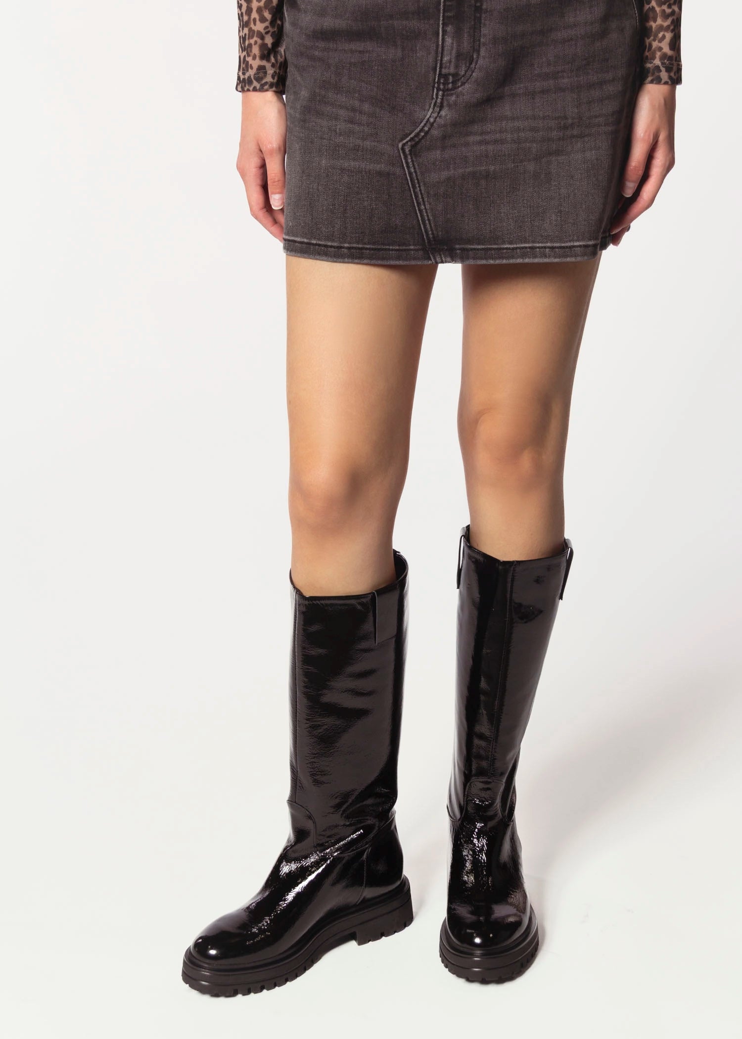 swatch_Black Patent lug sole riding boot
