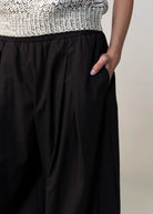 swatch_Black balloon pant