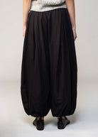 swatch_Black balloon pant
