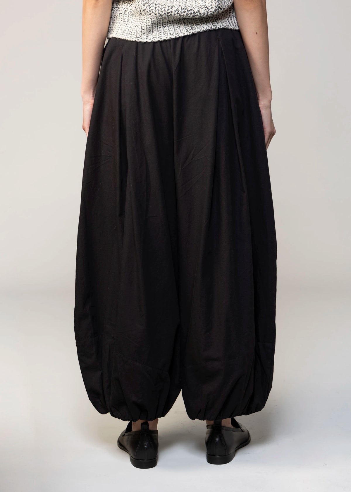 swatch_Black balloon pant