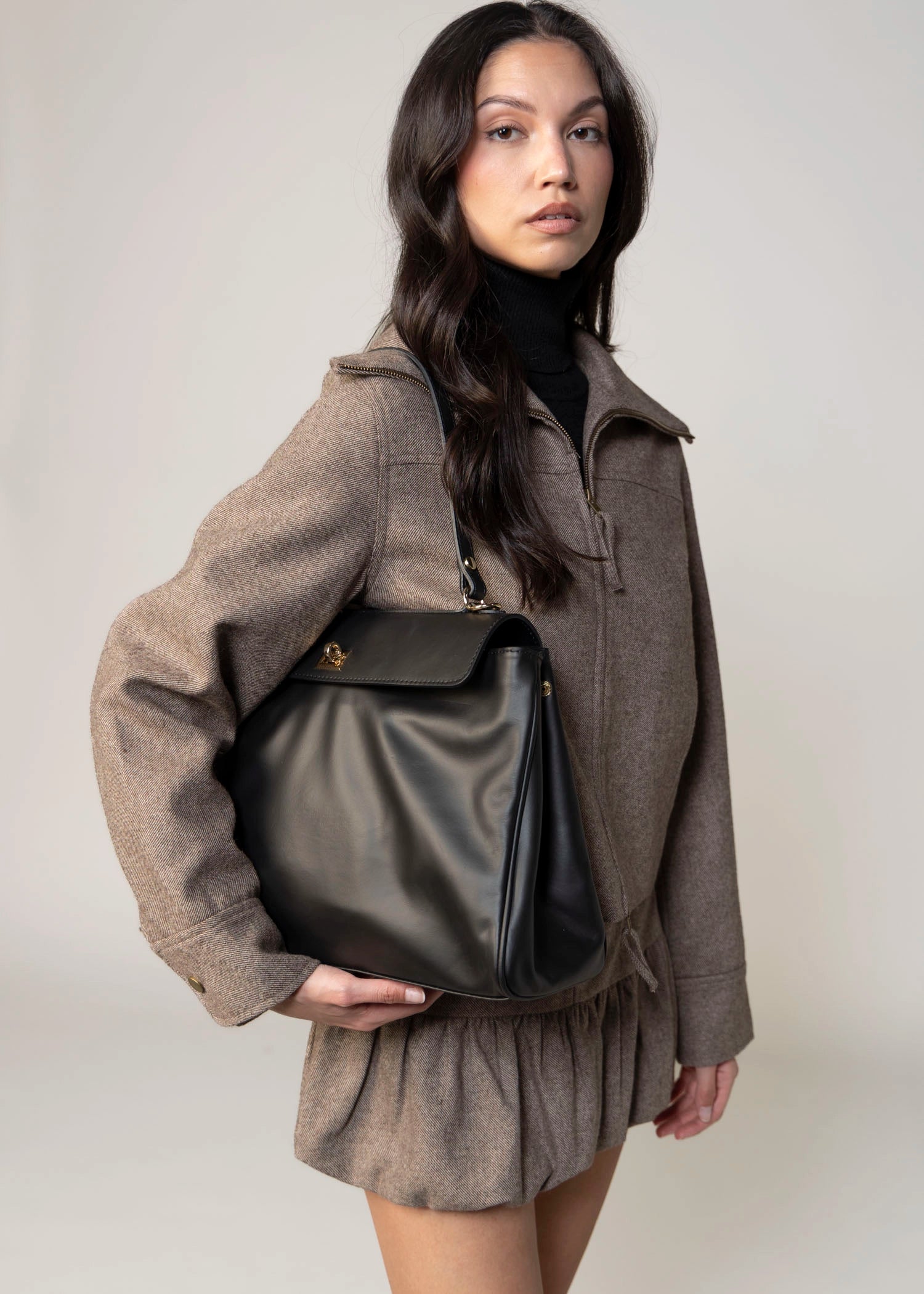 swatch_Black pola italian leather top handle shoulder bag