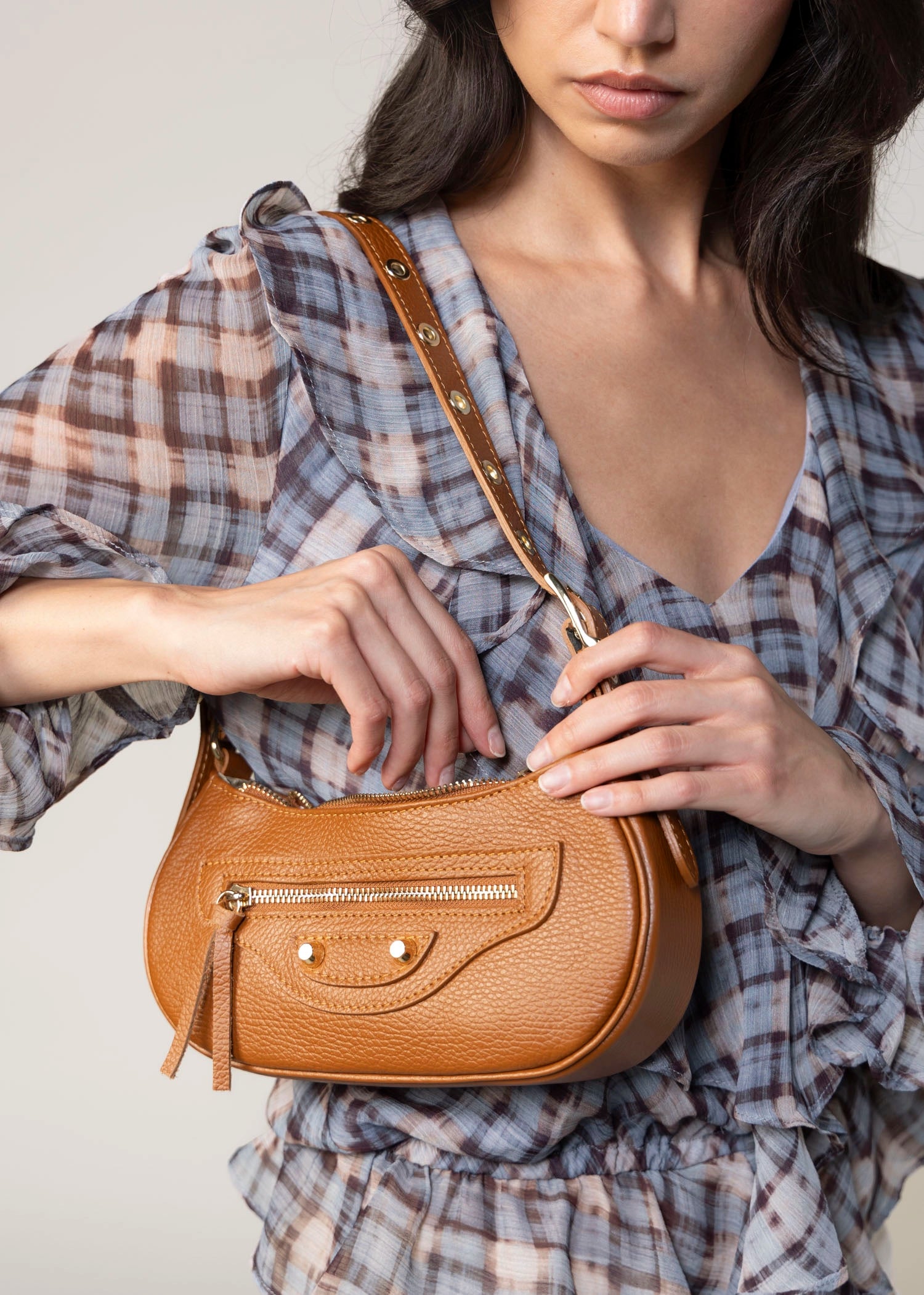 swatch_Brown kinga italian leather shoulder bag