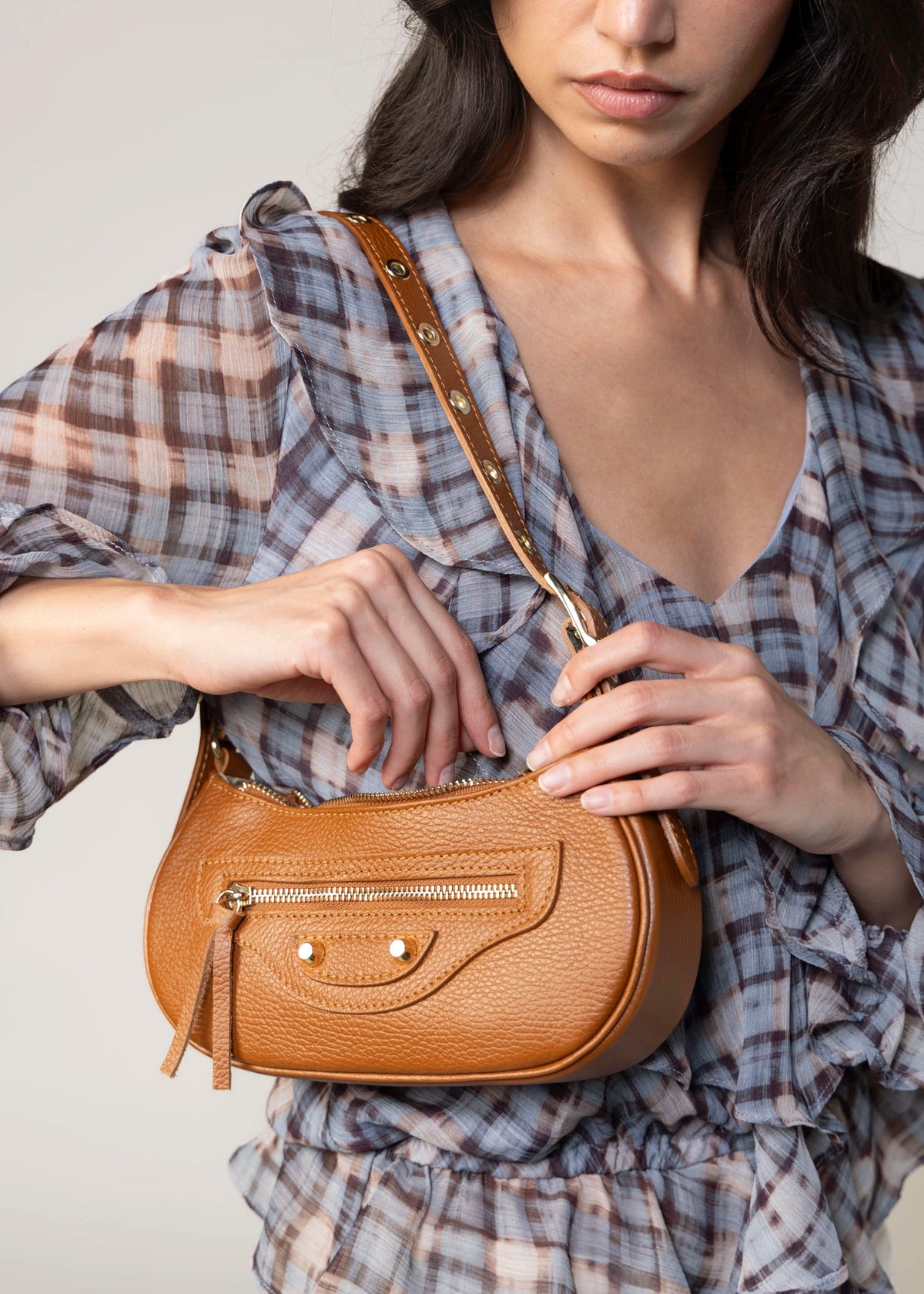 swatch_Brown kinga italian leather shoulder bag