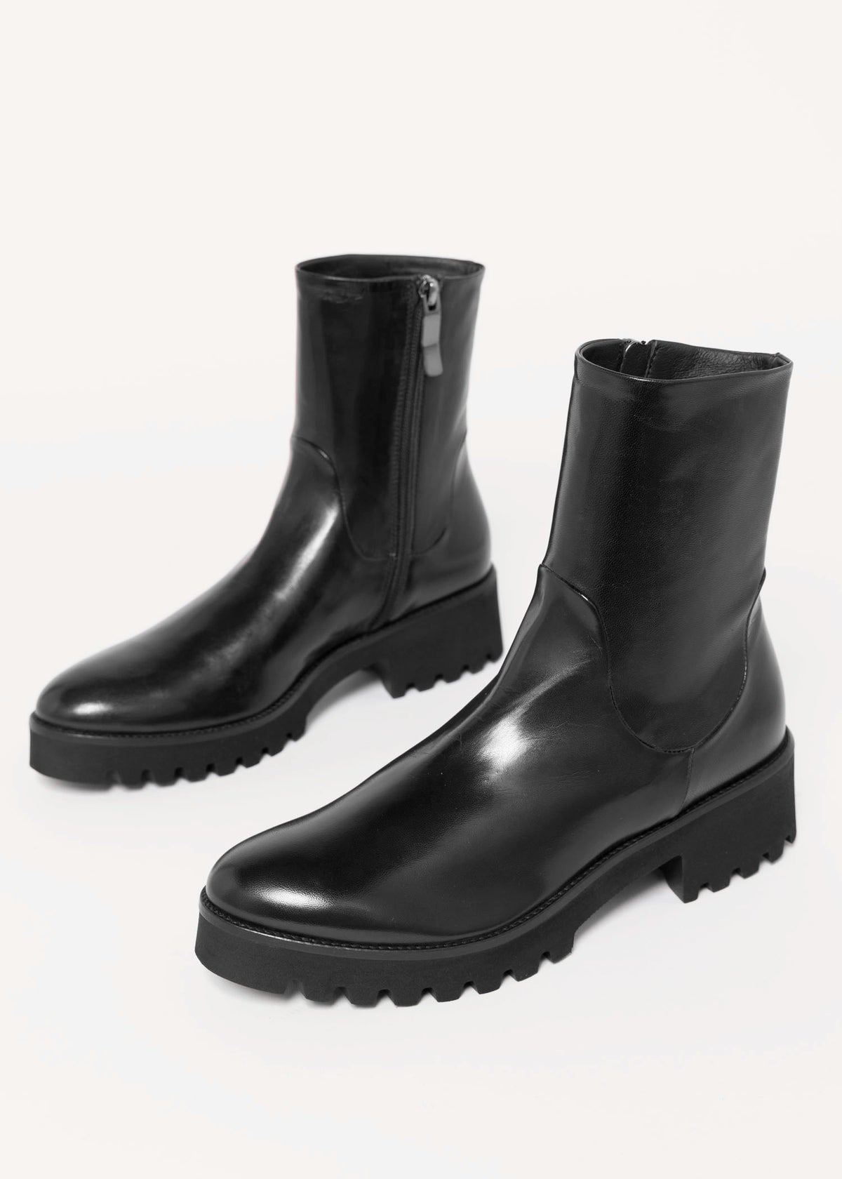 swatch_Black Leather l'idea italian leather lug sole boot