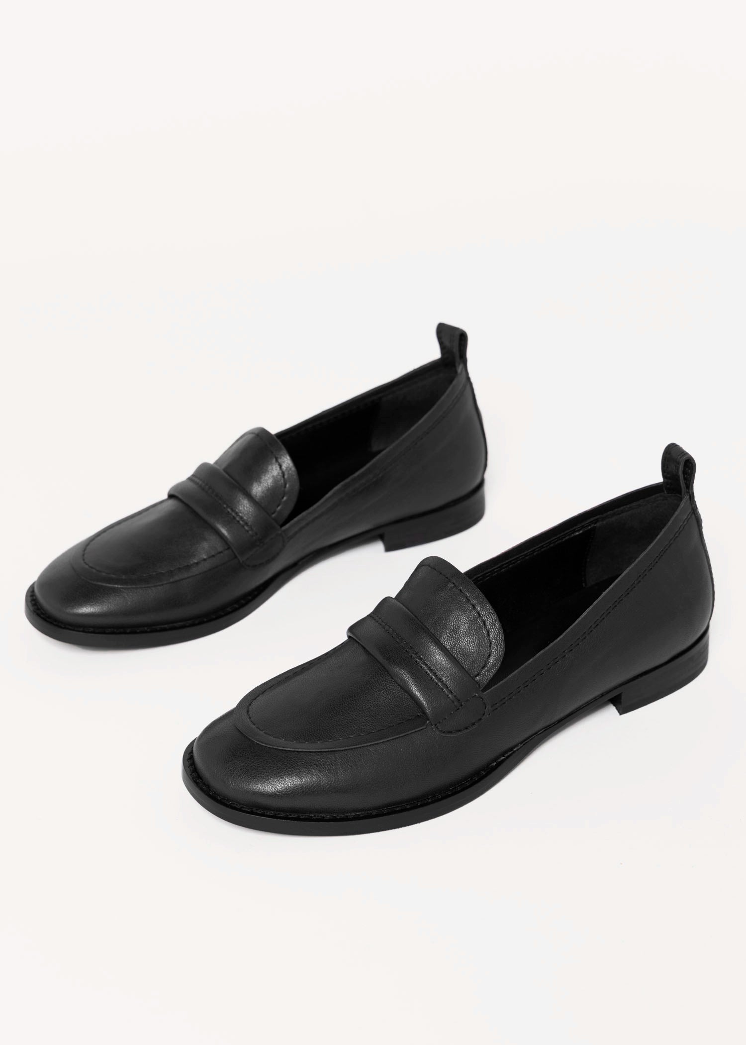 swatch_Black Leather l'idea italian leather loafer