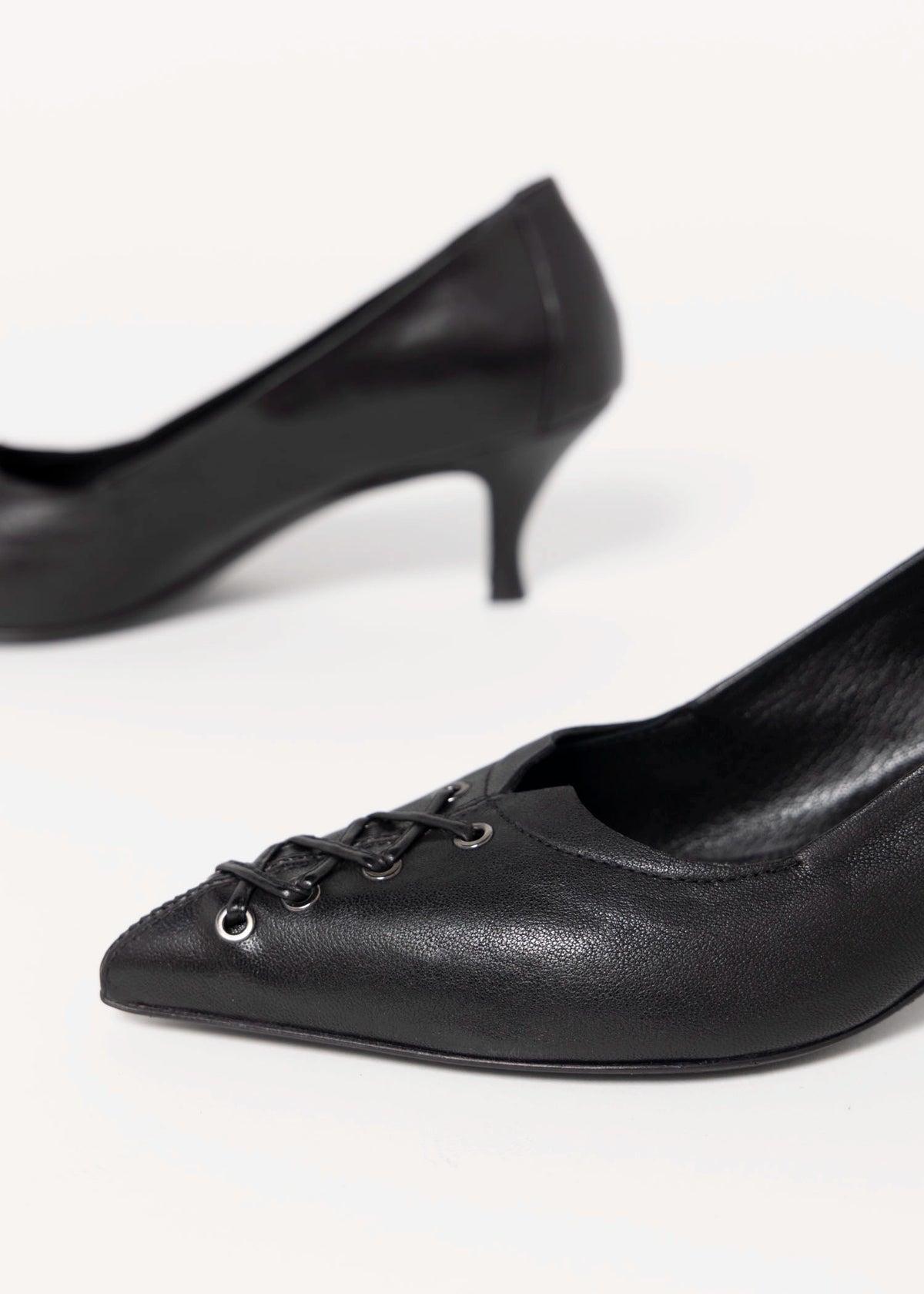 swatch_Black Leather l'idea italian leather corset pump