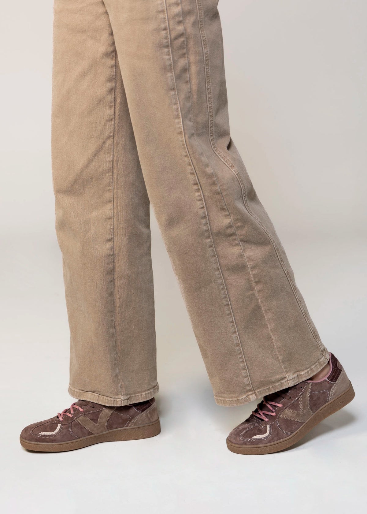 swatch_Brown Suede victoria londres double lace sneaker