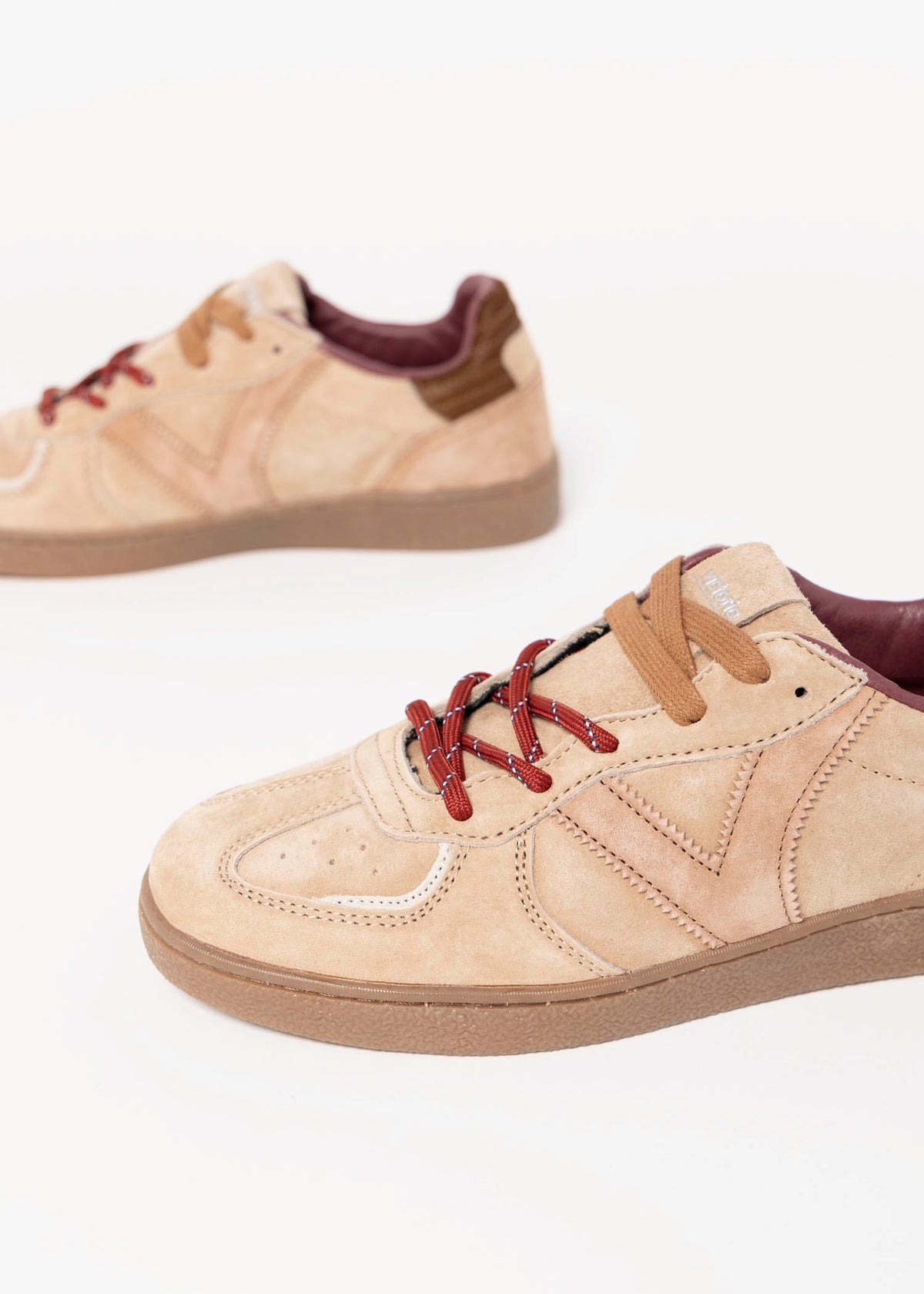 swatch_Beige Suede victoria londres double lace sneaker