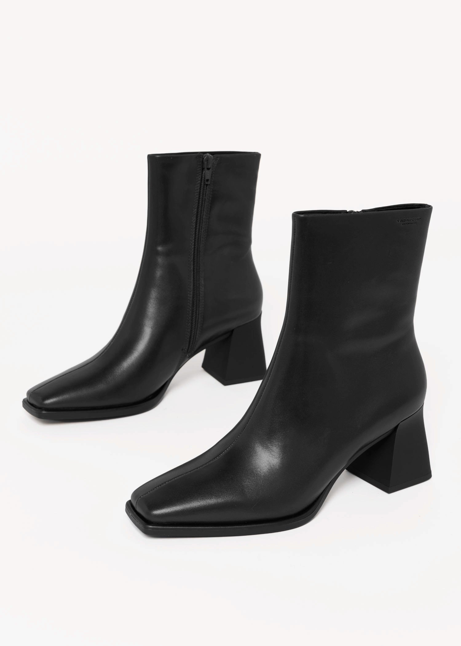 swatch_Black Leather vagabond hedda ankle boot