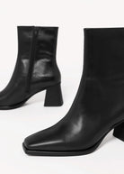 swatch_Black Leather vagabond hedda ankle boot